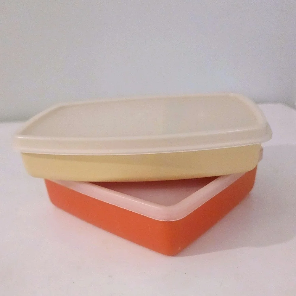 Vtg Tupperware Yellow Lunch/Snack# 813-4 And RED Sandwich Keeper# 670-4 LOT Of 2
